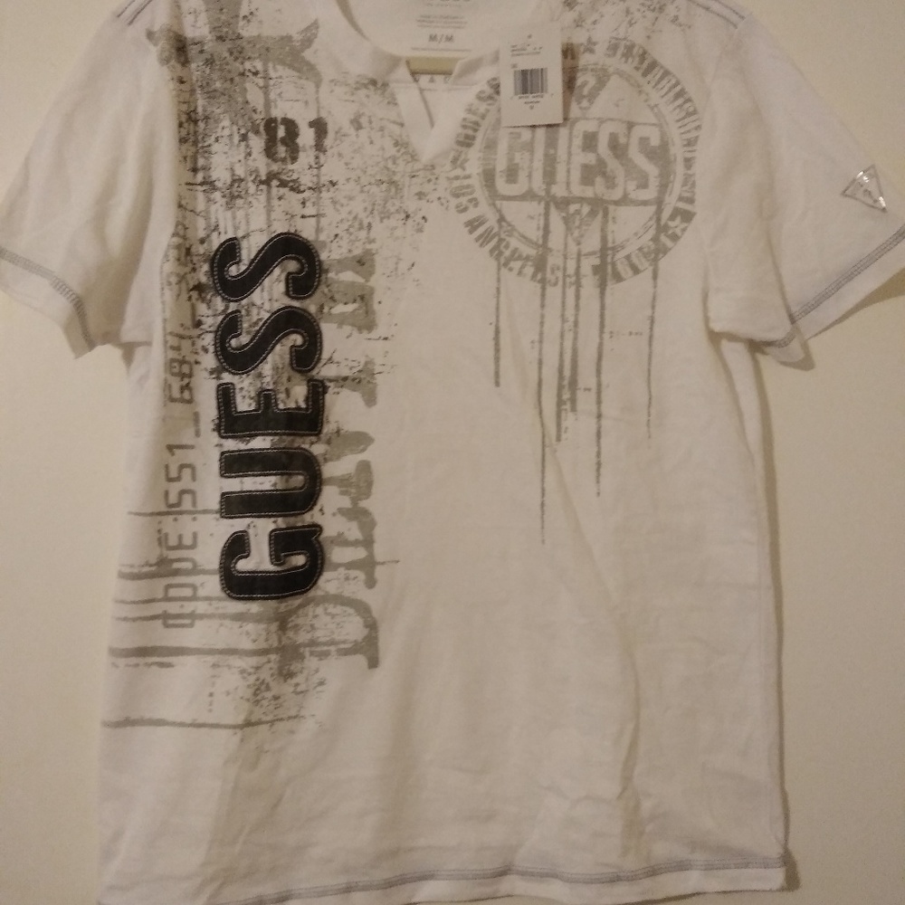 Guess Dimitri white logo print vneck tee sz Md